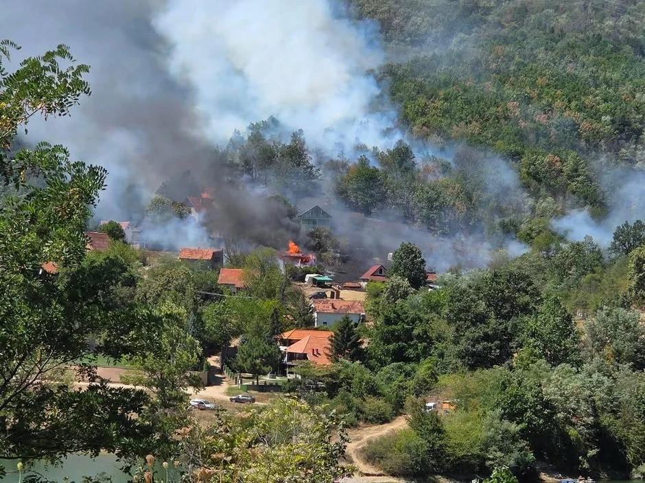 Požar u vikend naselju Bovansko jezero