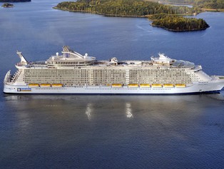 Adam Minter: Martwisz się klimatem? Daruj sobie rejs statkiem [OPINIA]