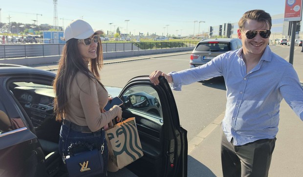 Tanja Savić i Muki na aerodromu