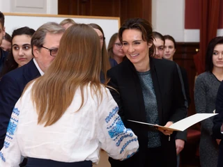 Dominika Kulczyk w trakcie wręczania stypendiów im. Jana Kulczyka studentom i doktorantom UAM