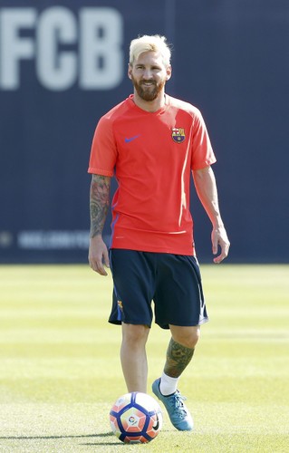 Lionel Messi zrobił się na blond. Dobrze mu w takiej fryzurze?