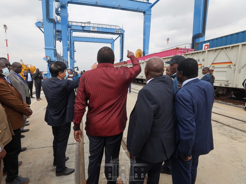 President Kenyatta officially opened the 45,000 square meter Naivasha Inland Container Deport (Naivasha ICD)
