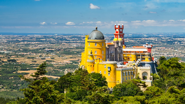 Malowniczo położona portugalska Sintra zyskała nowy szlak dla pasjonatów trekkingu. Za 15 euro można wyruszyć w wymagającą trasę wśród pałaców, z których słynie na cały świat ta miejscowość.