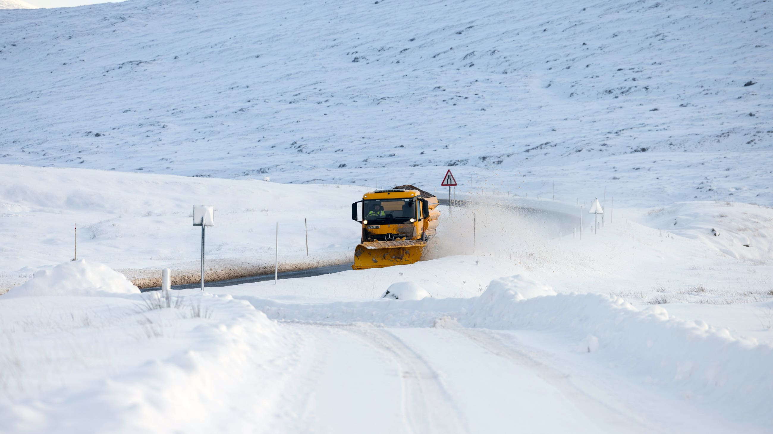 Scotland snow crisis: Tory MP calls for military to deliver vital supplies