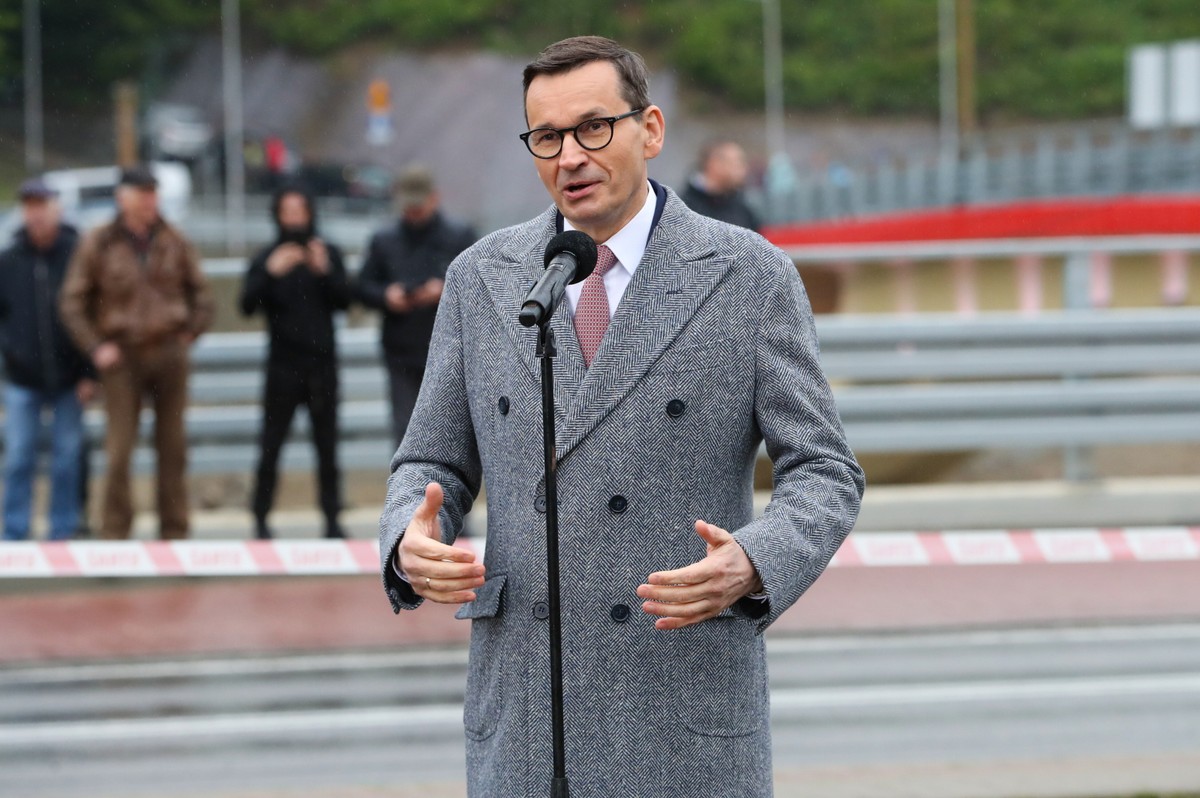 Premier Mateusz Morawiecki podczas otwarcia mostu na Dunajcu w Tylmanowej
