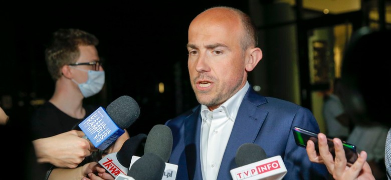 Opozycja ogląda rekonstrukcyjny serial i ma plan, aby pogrillować PiS