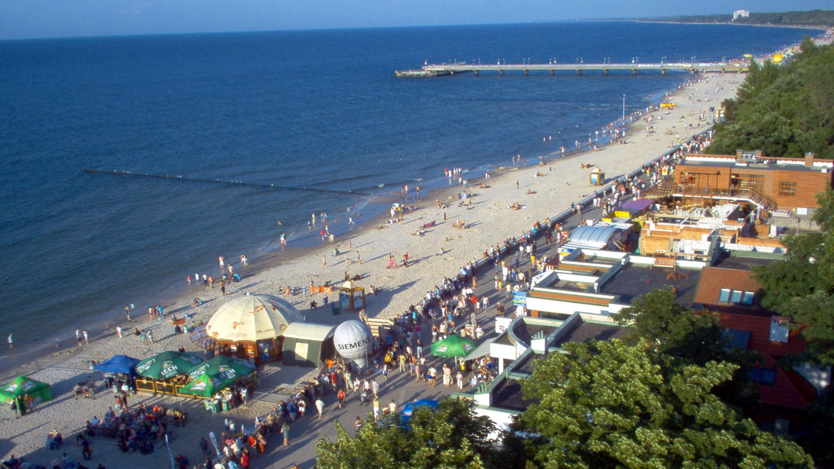 Budowa ochrony 3 km brzegu morskiego w Kołobrzegu (Zachodniopomorskie) nie zostanie zakończona w terminie, czyli w marcu br. - poinformował w poniedziałek na konferencji dyrektor Urzędu Morskiego w Słupsku Tomasz Bobin. Inwestycja warta jest 54,6 mln zł.