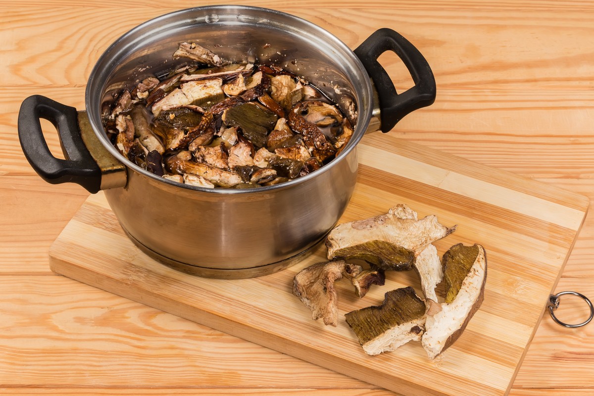 suszone grzyby namoczone