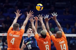 Włoscy siatkarze po wygranej z Holandią w półfinału Ligi Narodów