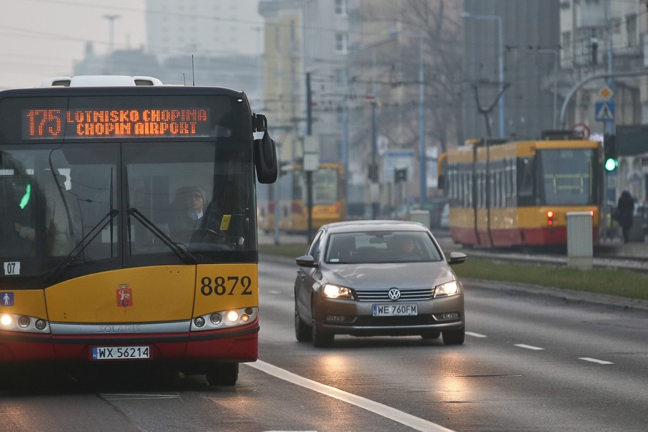 Najczęściej za bilety komunikacji miejskiej nie płacą mężczyźni 