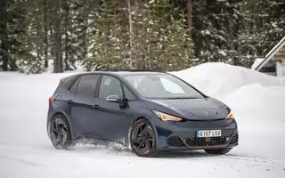 Cupra Born – elektryczna jazda na lodzie 