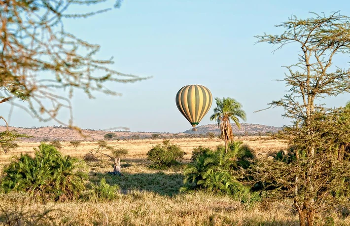 Hot air balloon on a safari in the Serengeti, Africa