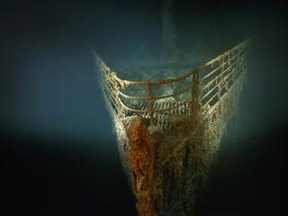 Titanic zatonął w nocy z 14 na 15 kwietnia 1912 r. po zderzeniu z górą lodową. Zginęło ponad 1500 osób, ocalało ok. 700. Wrak statku odnaleziono 1 września 1985 r.
