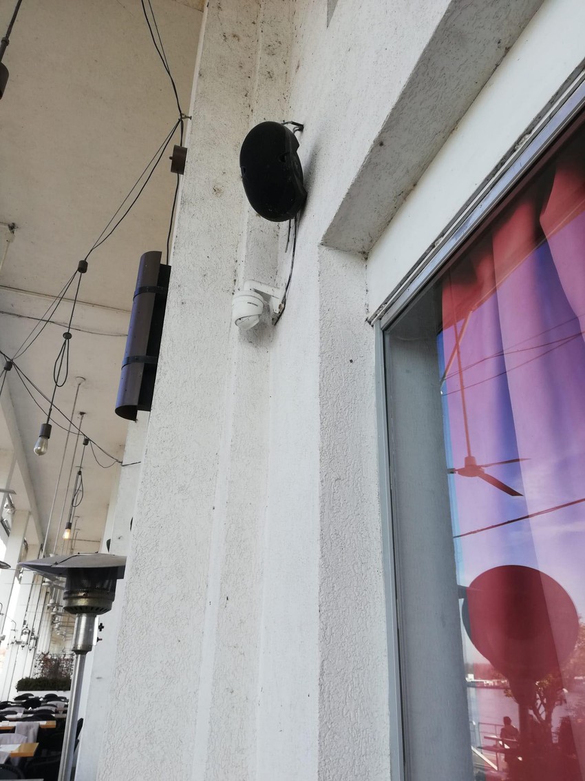 Kamere ispred kluba "Gotik"