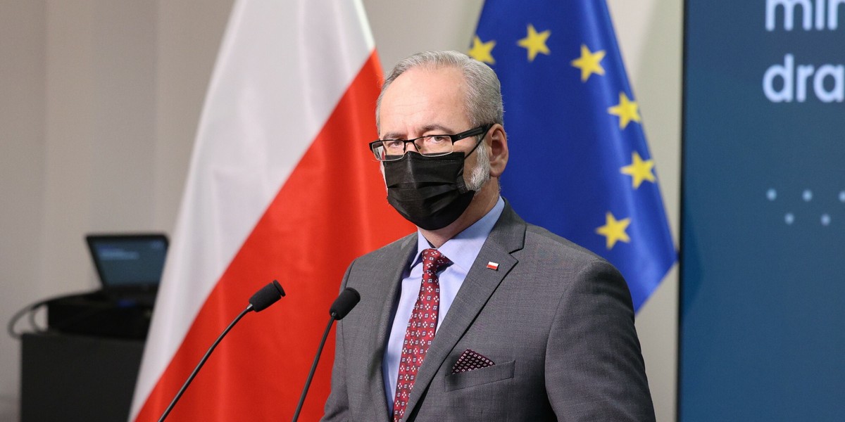 Projekt ustawy o weryfikacji covidowej jest kluczowym narzędziem do walki z piątą falą koronawirusa - przekonuje minister zdrowia Adam Niedzielski.