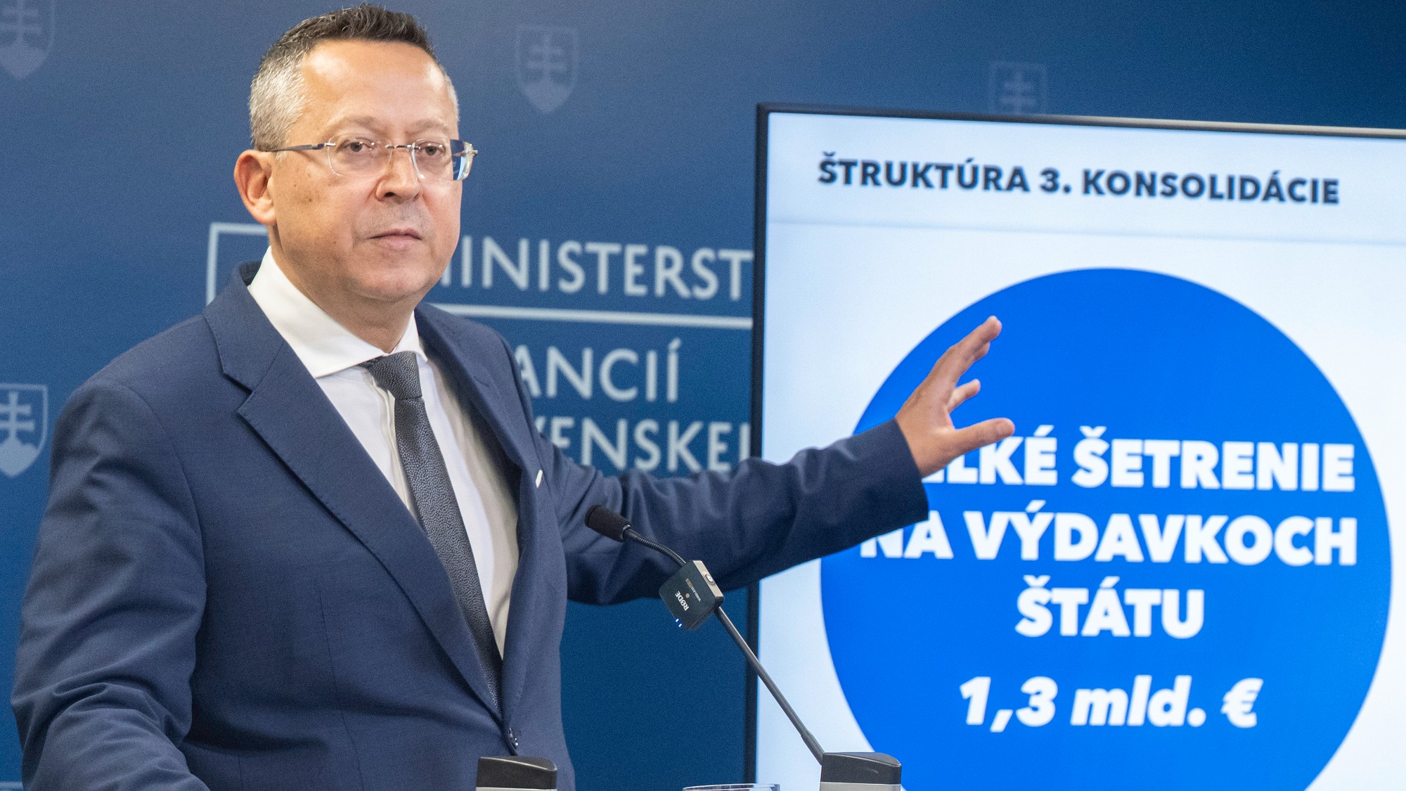 Na snímke minister financií SR Ladislav Kamenický (Smer-SD).