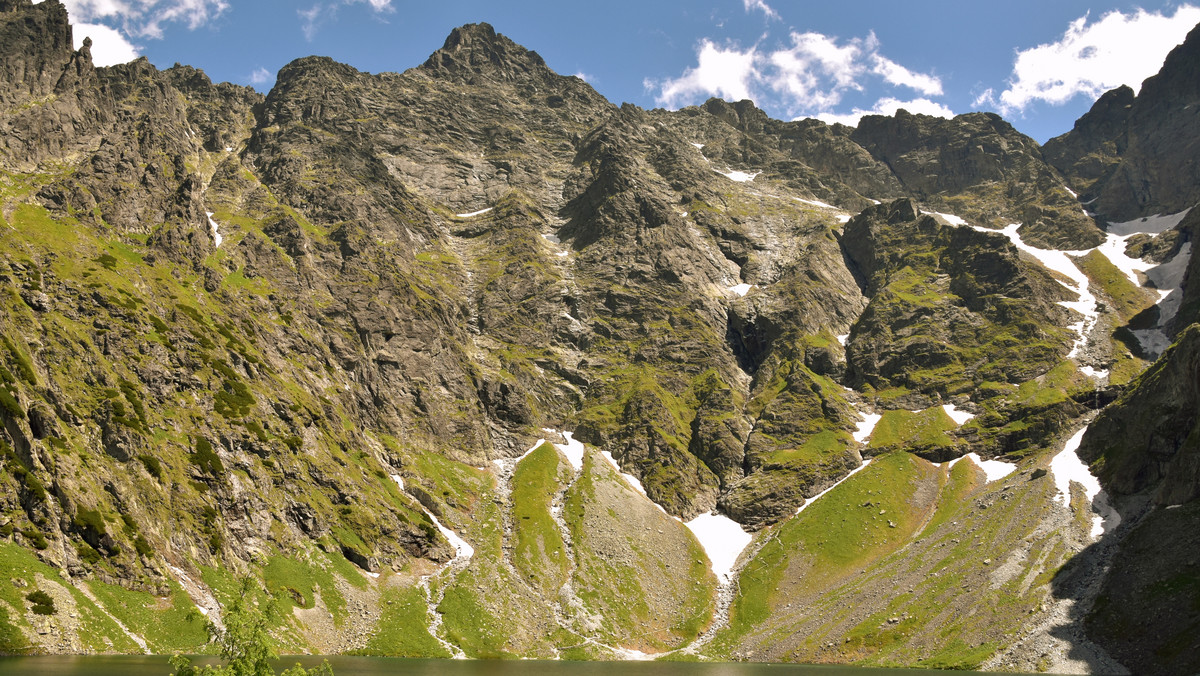 Tatry. Ratownicy górscy ściągali turystów z Rysów