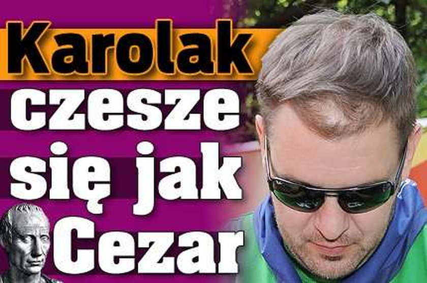 Karolak czesze się na Cezara