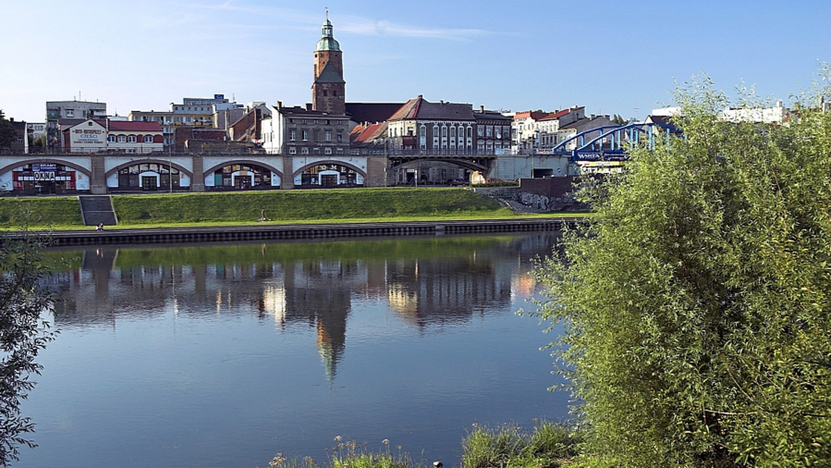 W grudniu na wszystkich gorzowskich zabytkach pojawią się specjalne tablice informacyjne w trzech językach: polskim, niemieckim i angielskim - poinformowała PAP rzeczniczka magistratu w Gorzowie Anna Zaleska.