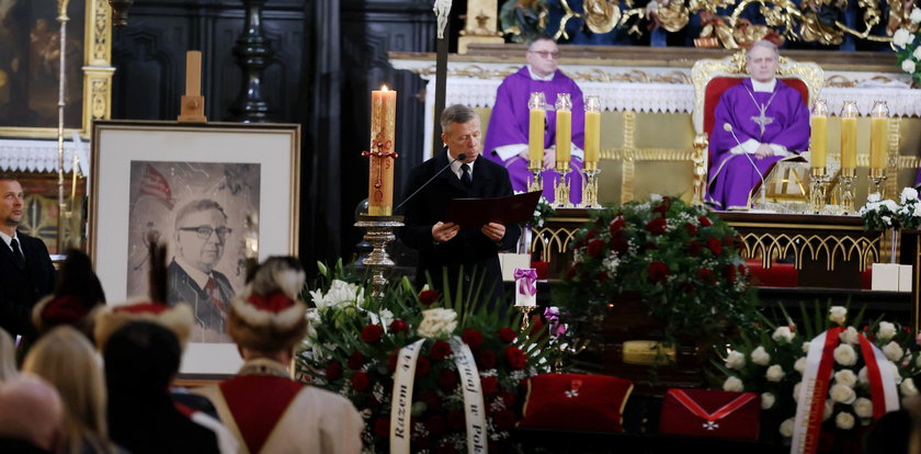 Piłkarze i politycy opłakiwali śmierć Janusza Filipiaka. Podczas mszy został wyróżniony przez prezydenta