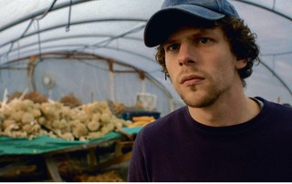 Gwiazdor mimo woli. Jesse Eisenberg