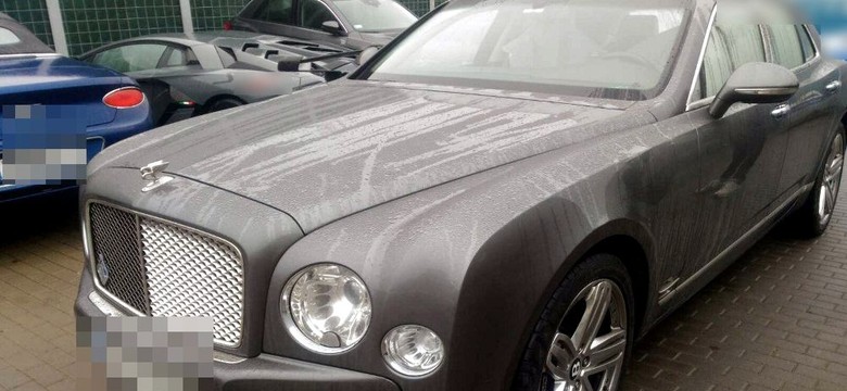 Bentley wart fortunę odnaleziony w Polsce. Przycupnął wśród Lamborghini