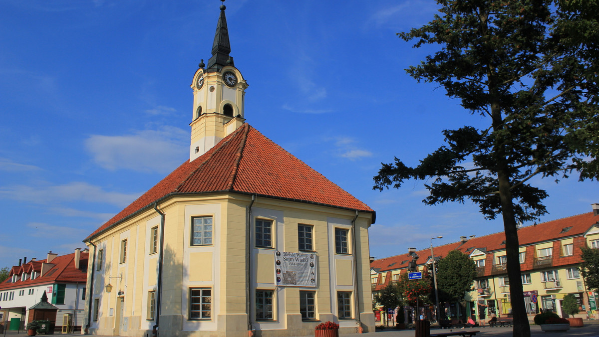 Radni Bielska Podlaskiego dokonali, zgodnie z zaleceniami IPN-u, dekomunizacji ulicy 30 Lipca. I tak ją zdekomunizowali, że nadal nazywa się 30 Lipca.