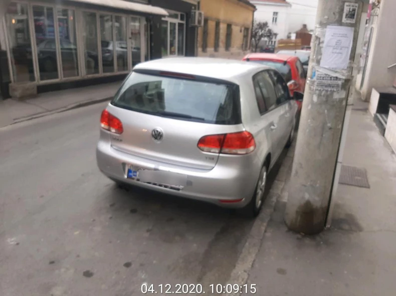 Prelepio hrvatske tablice preko srpskih