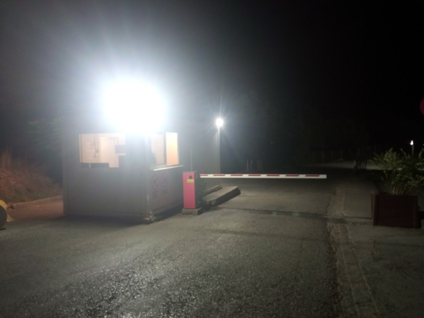 Blokiran je prilaz stenama