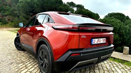 nowa toyota to hit dla rodziny. miarka nie kłamie, japończycy zadziwiają