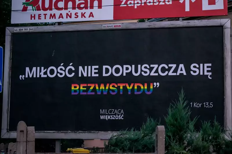 Na ulicach Białegostoku stanęły bilboardy przeciwko LGBT+ / fot. Milcząca Większość