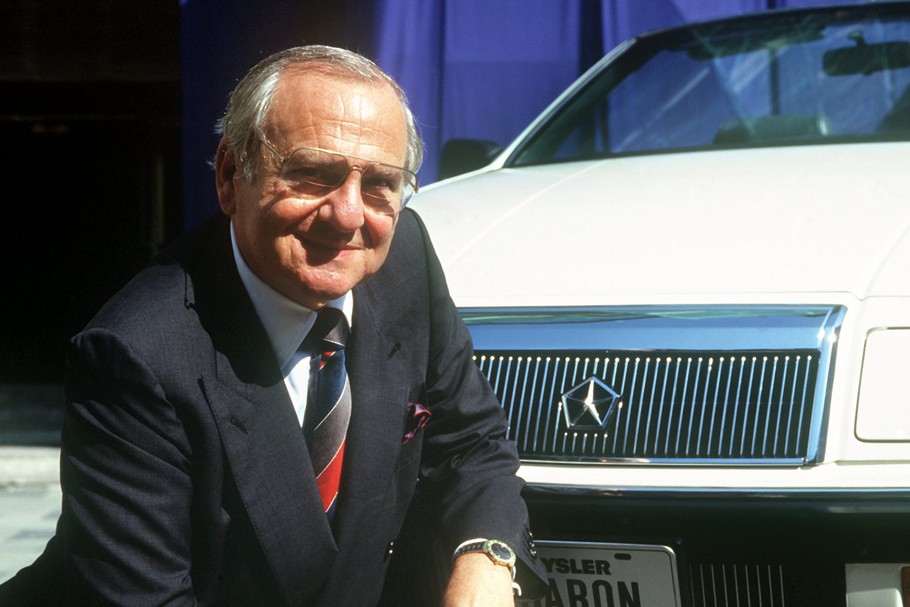 Lee Iacocca jako prezes Chryslera w 1987 r.