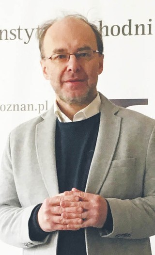 Prof. dr hab. Stanisław Żerko, historyk w Instytucie Zachodnim, wykładowca Akademii Marynarki Wojennej, specjalizuje się m.in. w niemieckiej polityce zagranicznej