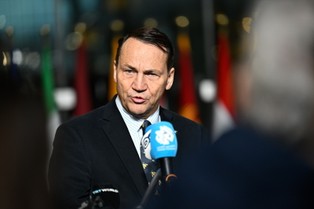 Sikorski do Muska: Leć na Marsa. Wojna o cenzurę w sieci.