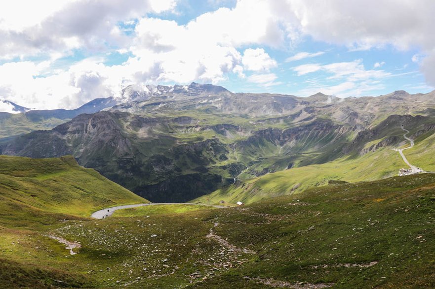 Großglockner Hochalpenstraße - kwieciste alpejskie łąki są tutaj wyjątkowo urocze