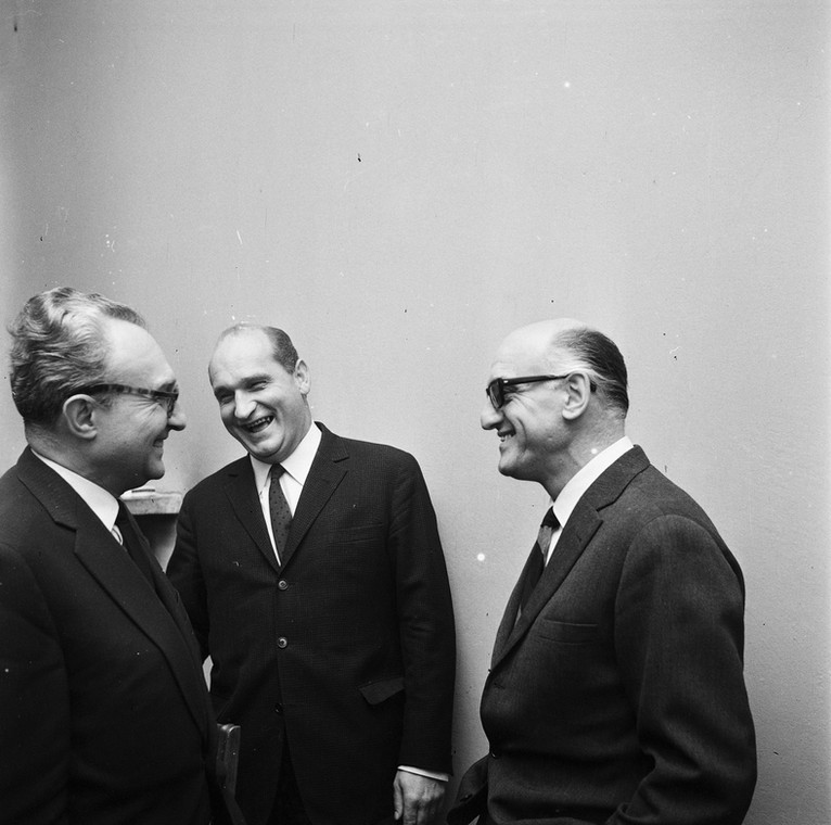 Warszawa 1966. Uroczystość z okazji XX lecia tygodnika Film. Od lewej: Zbigniew Pitera, Bolesław Michałek i Jerzy Kawalerowicz