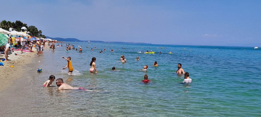 Počela letnja sezona, plaže prepune