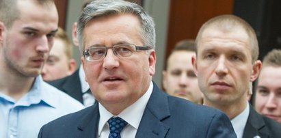 Komorowski nie chce stać przy Ogórek