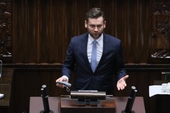 Minister sportu da polskim klubom piłkarskim górę pieniędzy. PZPN już zaciera ręce