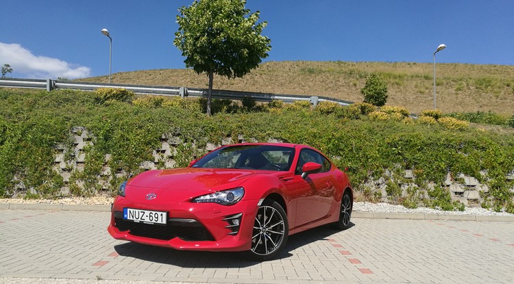 Toyota gt86 szemből