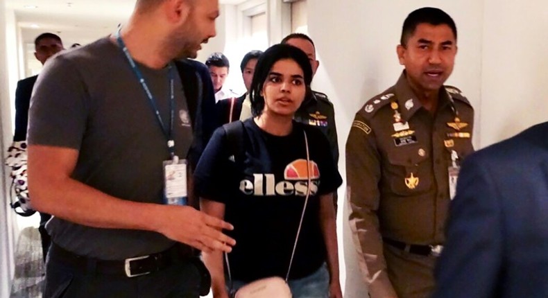 Rahaf Mohammed al-Qanun (C) has deactivated her Twitter account, which had helped her to highlight her plight and avoid deportation from Thailand