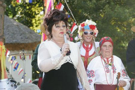 Michał Wiśniewski jako Renia Pączkowska