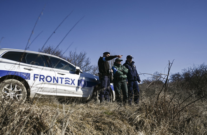 Funkcjonariusze Frontexu na granicy serbsko-bułgarskiej