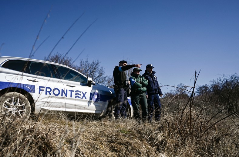 Funkcjonariusze Frontexu na granicy serbsko-bułgarskiej