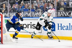 NHL. Historyczny wyczyn Timo Meiera w meczu przeciwko Kings