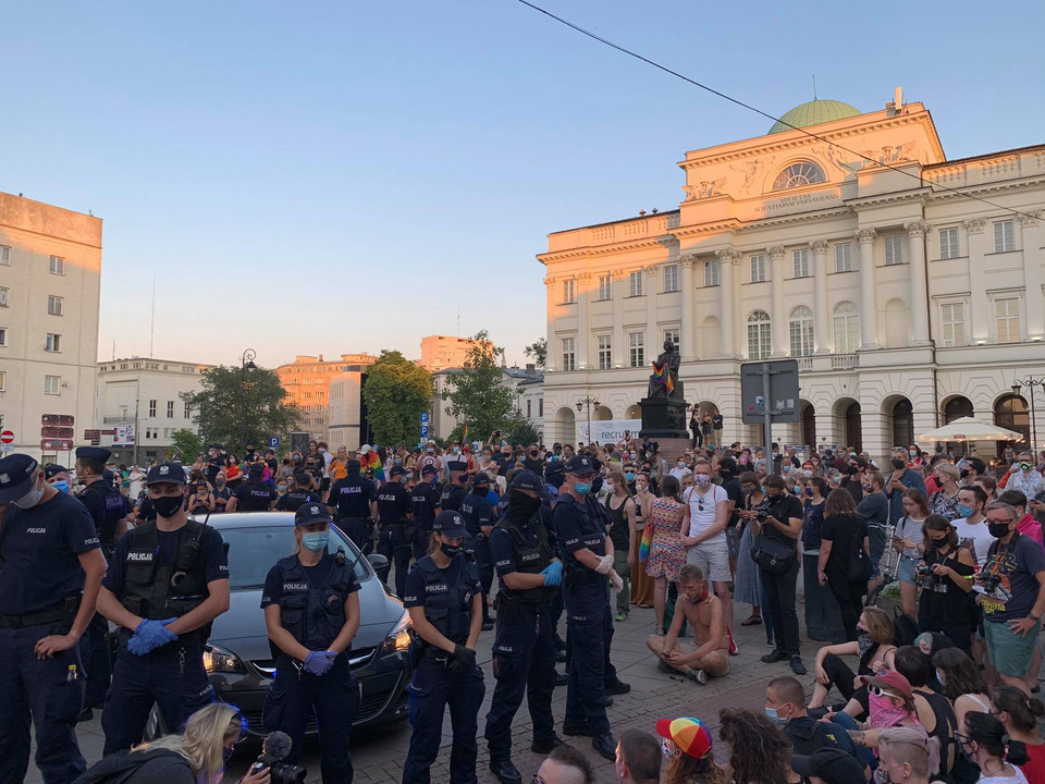 Protestujący blokowali radiowóz