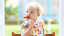 Czy dziecko musi jeść mięso? Dietetyk odpowiada