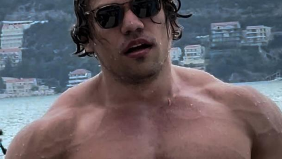 DEVOJKE ODLEPILE ZA SINOM PEVAČA Dorćolac ne izlazi iz teretane, vene mu se svuda ocrtavaju: On je NAJVEĆI ZAVODNIK U GRADU Kép