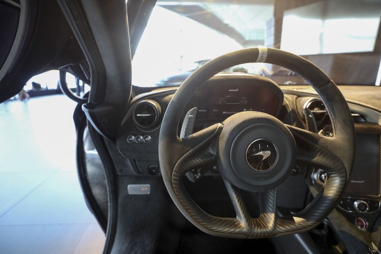 Poprawiana została sprawność skrzyni biegów. Siedmiostopniowa dwusprzęgłowa skrzynia biegów, ma lepiej pasować do sposobu, w jaki silnik przyspiesza, oferując 15-proc. poprawę w reakcji na przepustnicę.