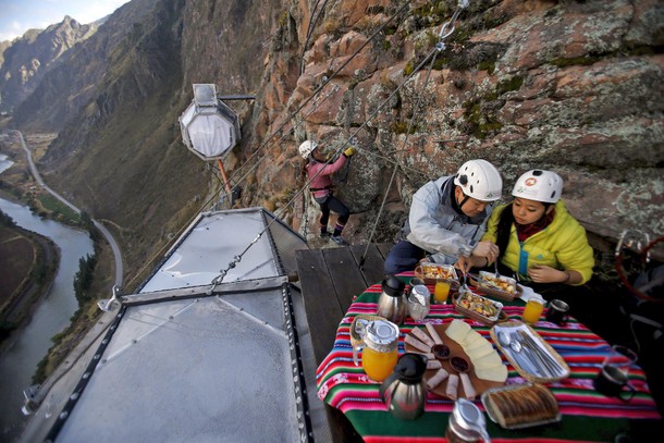 PERU-MOUNTAIN/SLEEPING-PODS